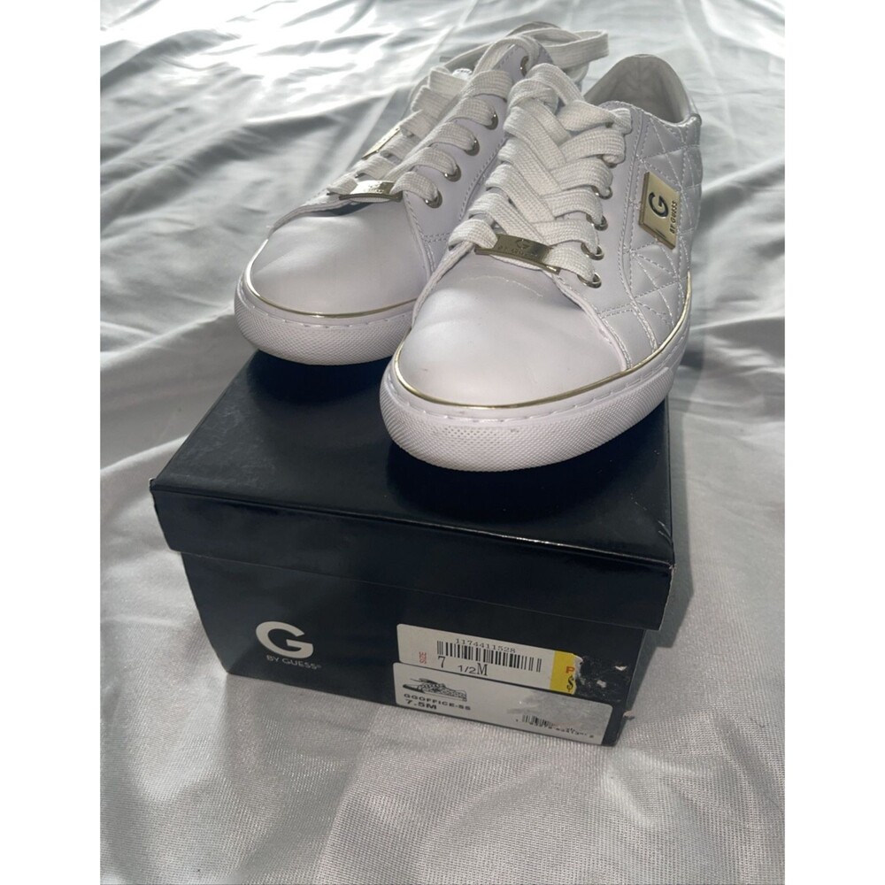 GUESS Loven Low Profile Lace-White-Size 7 1/2 M